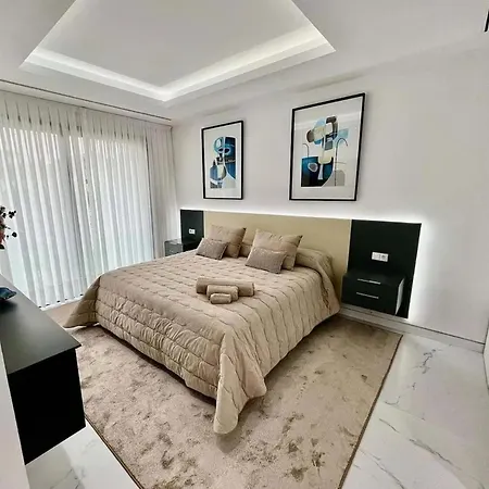 Spacious Villa With Patio And Swimming Pool 8P Apartament *
