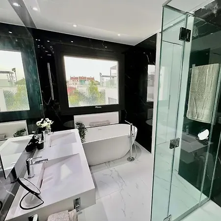Spacious Villa With Patio And Swimming Pool 8P