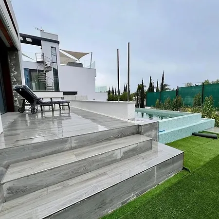 Spacious Villa With Patio And Swimming Pool 8P Liscia di Vacca