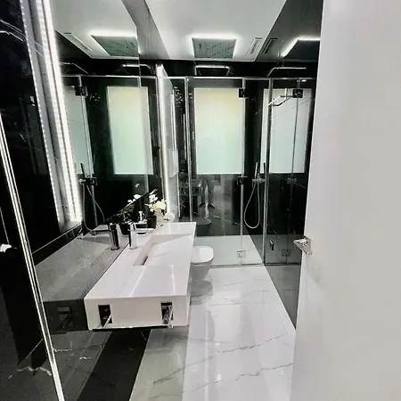 Spacious Villa With Patio And Swimming Pool 8P ليسيا دي فاكا